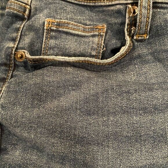 Universal Thread Cropped Curvy Skinny Jean Size 10 - Picture 9 of 11